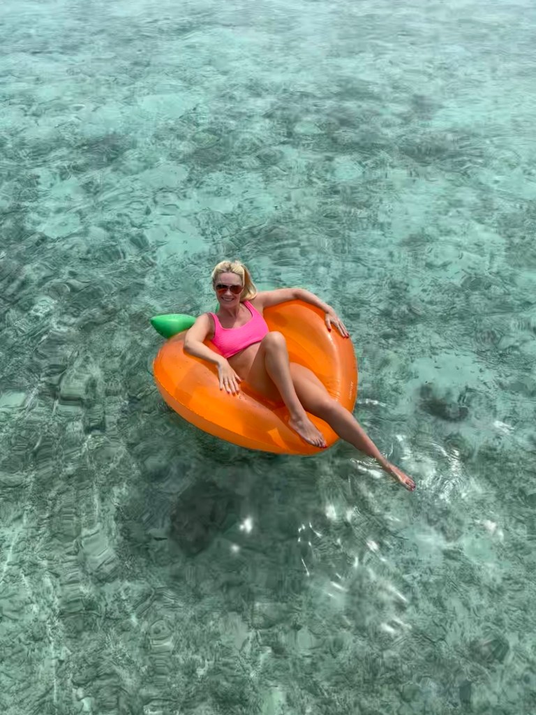 maldives floating in the sea 