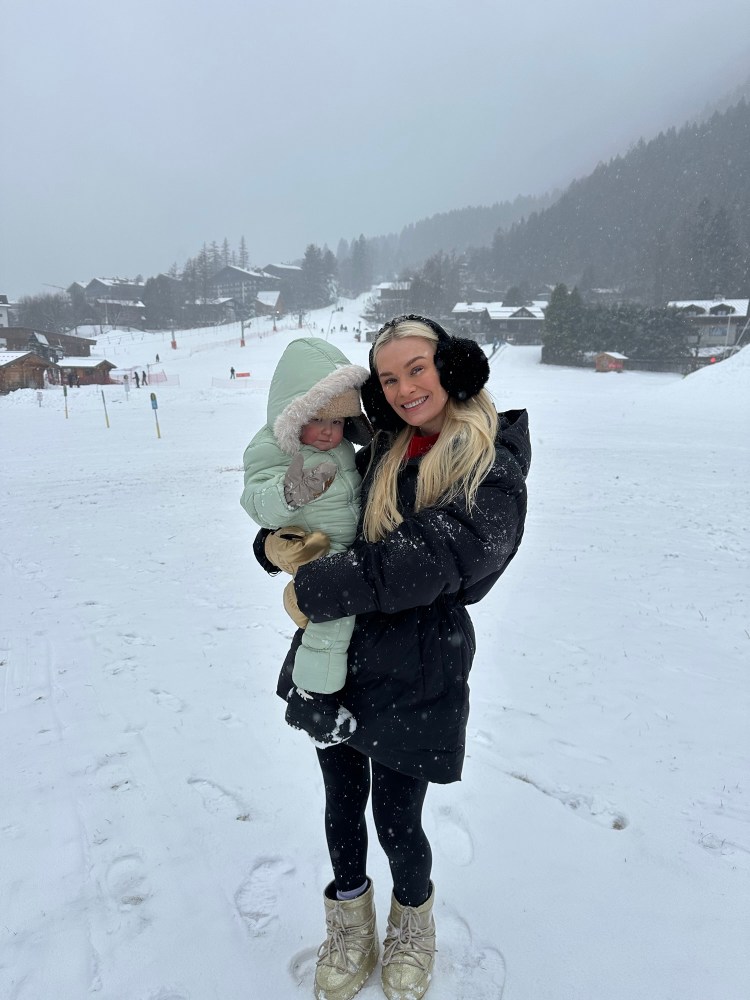 Le Clos du Savoy toddler and mum in snow in chamonix